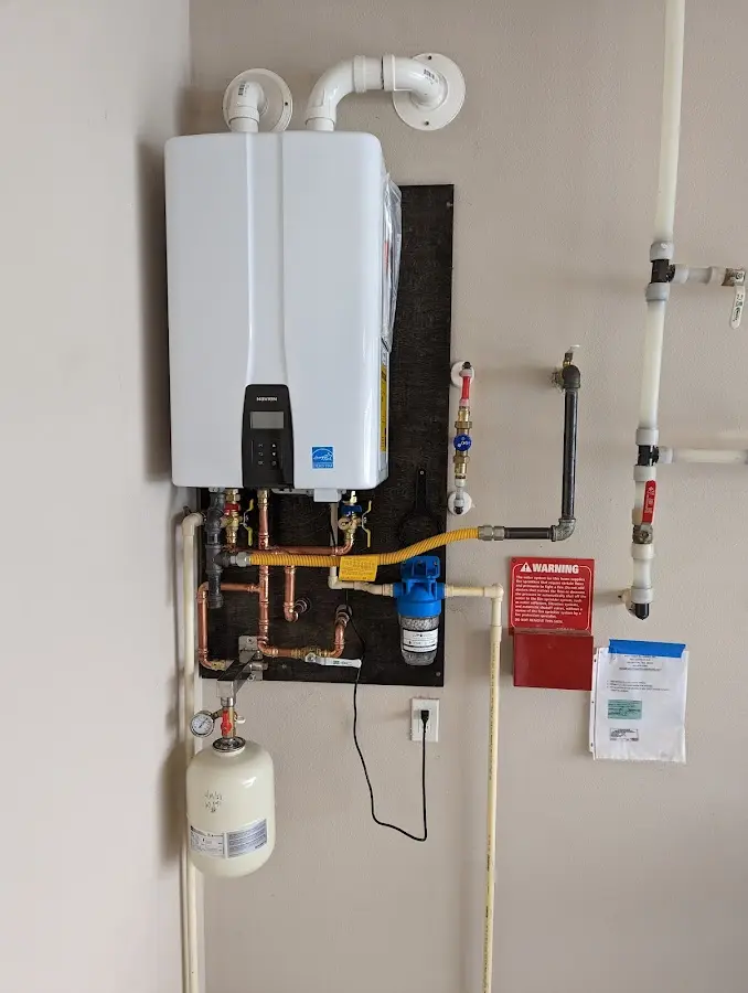 Professional plumber installing copper piping in a Tazewell home